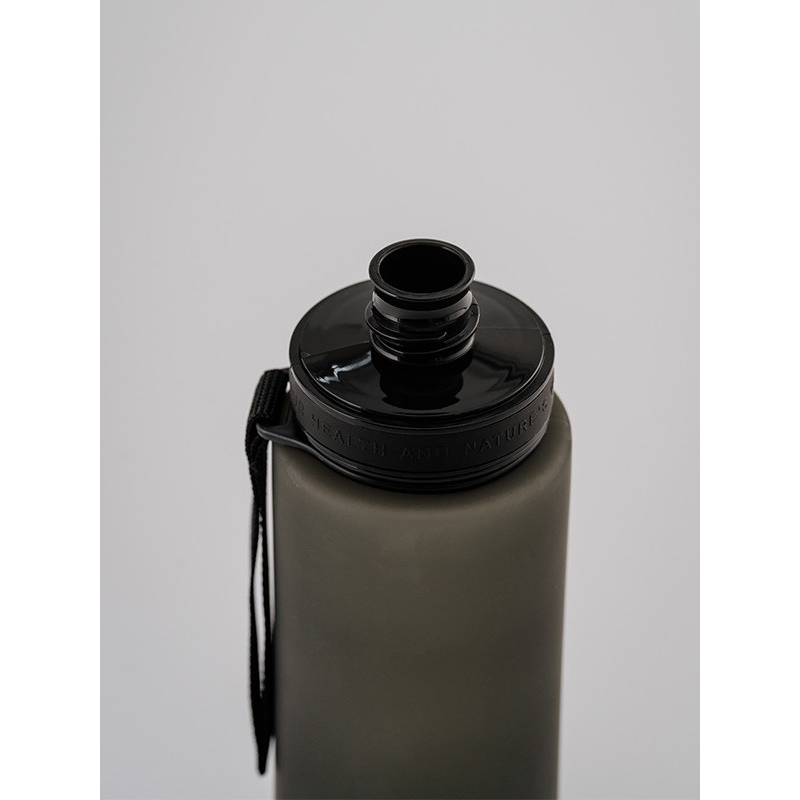 EQUA BPA-mentes műanyag kulacs - Matte fekete (600 ml)