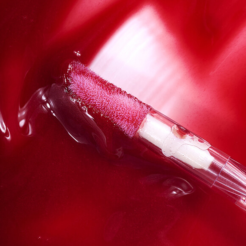 Mádara Glossy Venom Hidratáló ajakfény - Ruby red #78 (4 ml)