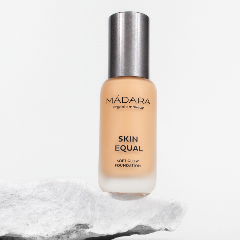 Mádara Skin Equal Soft Glow Folyékony alapozó - Sand #40 (30 ml)