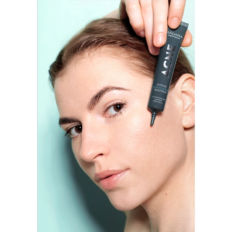 Mádara ACNE intenzív pattanáskezelő és pórus összehúzó (20 ml)
