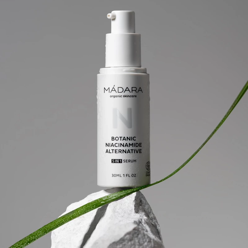 Mádara Botanic 5 az 1-ben Niacinamide Alternative szérum (30 ml)